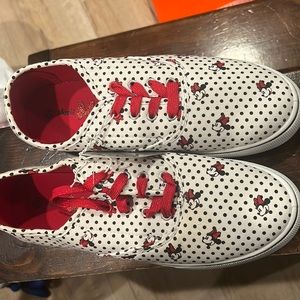 Disney woman’s Minnie Mouse polka dot lace up shoe